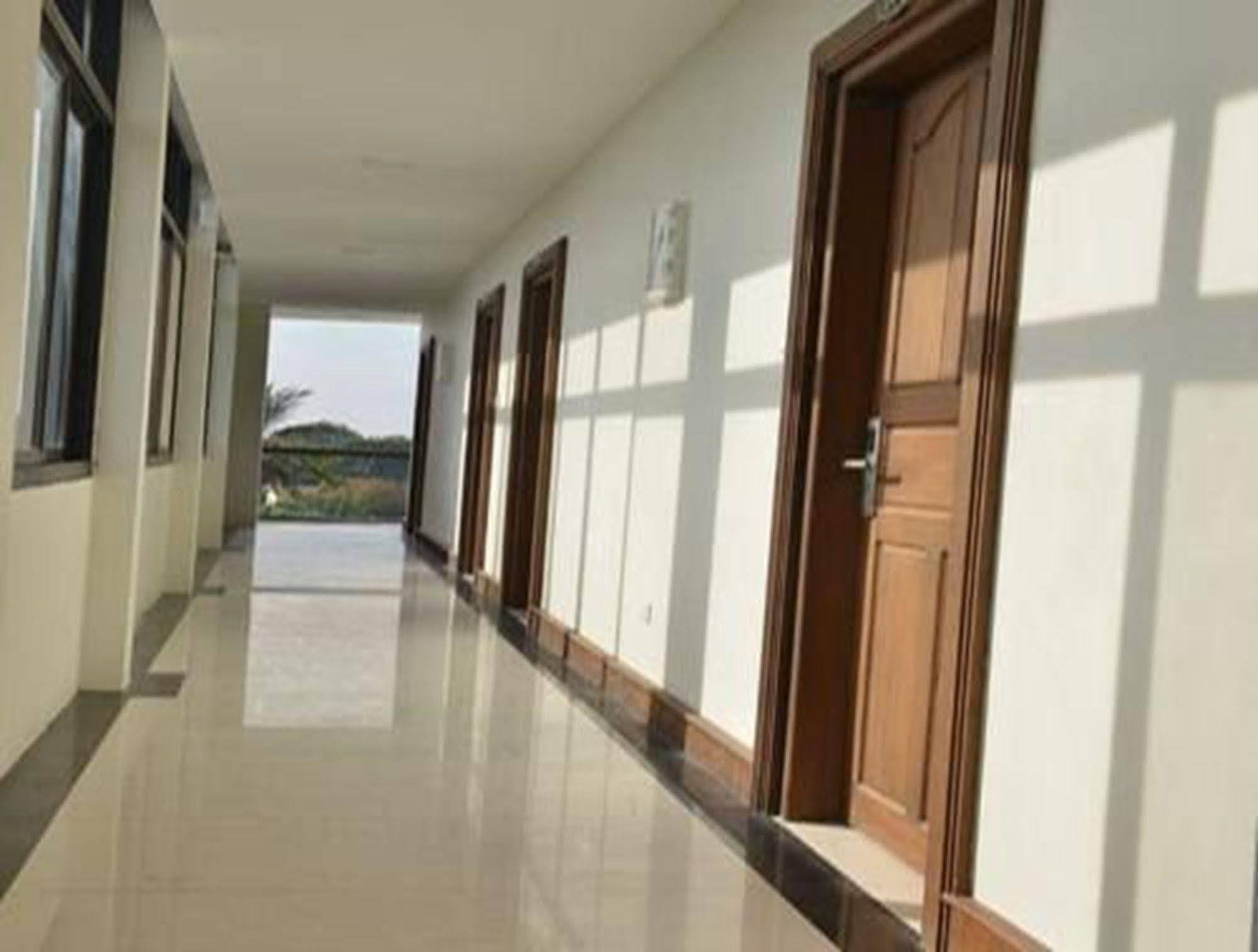 Hotel Мьичина Экстерьер фото